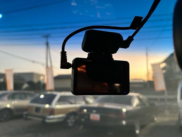 ステップワゴンスパーダ Ｚ　クールスピリット　無限エアロ　純正９型ＳＤナビ　Ｂｌｕｅｔｏｏｔｈ　ＴＶ　走行中視聴　フリップダウンモニター　前後ドライブレコーダー　バックカメラ　純正アルミ　スマートキー　スペアキー　３列目格納　８人乗り（23枚目）