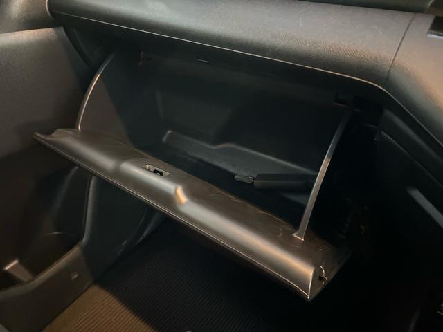 ステップワゴンスパーダ Ｚ　クールスピリット　無限エアロ　純正９型ＳＤナビ　Ｂｌｕｅｔｏｏｔｈ　ＴＶ　走行中視聴　フリップダウンモニター　前後ドライブレコーダー　バックカメラ　純正アルミ　スマートキー　スペアキー　３列目格納　８人乗り（27枚目）