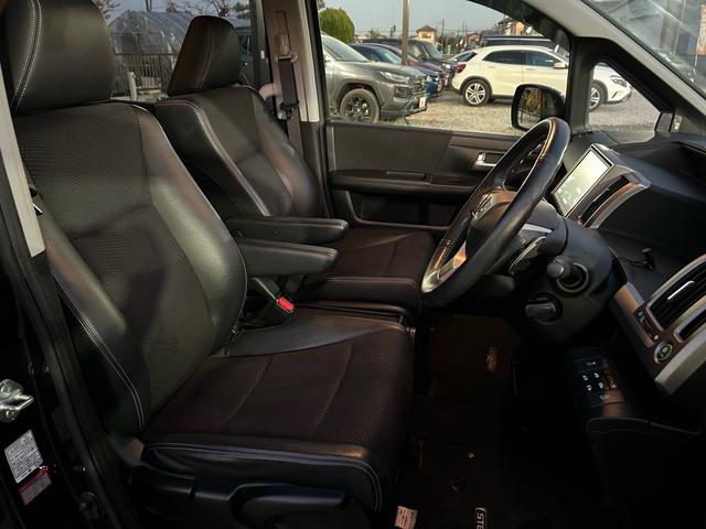 ステップワゴンスパーダ Ｚ　クールスピリット　無限エアロ　純正９型ＳＤナビ　Ｂｌｕｅｔｏｏｔｈ　ＴＶ　走行中視聴　フリップダウンモニター　前後ドライブレコーダー　バックカメラ　純正アルミ　スマートキー　スペアキー　３列目格納　８人乗り（30枚目）