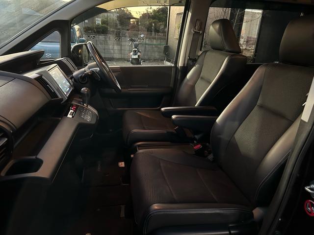 ステップワゴンスパーダ Ｚ　クールスピリット　無限エアロ　純正９型ＳＤナビ　Ｂｌｕｅｔｏｏｔｈ　ＴＶ　走行中視聴　フリップダウンモニター　前後ドライブレコーダー　バックカメラ　純正アルミ　スマートキー　スペアキー　３列目格納　８人乗り（32枚目）