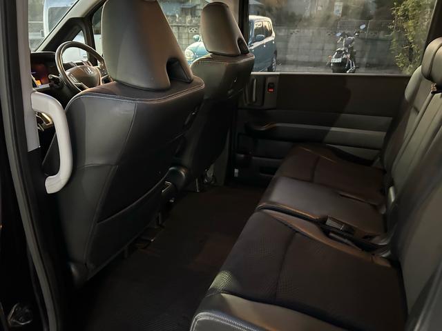 ステップワゴンスパーダ Ｚ　クールスピリット　無限エアロ　純正９型ＳＤナビ　Ｂｌｕｅｔｏｏｔｈ　ＴＶ　走行中視聴　フリップダウンモニター　前後ドライブレコーダー　バックカメラ　純正アルミ　スマートキー　スペアキー　３列目格納　８人乗り（35枚目）