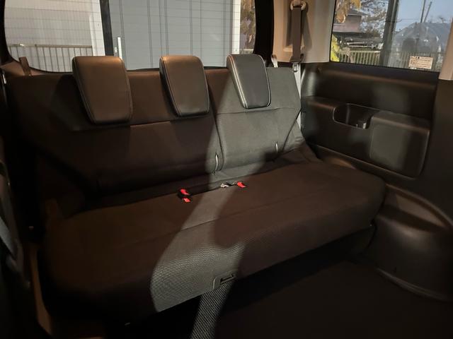 ステップワゴンスパーダ Ｚ　クールスピリット　無限エアロ　純正９型ＳＤナビ　Ｂｌｕｅｔｏｏｔｈ　ＴＶ　走行中視聴　フリップダウンモニター　前後ドライブレコーダー　バックカメラ　純正アルミ　スマートキー　スペアキー　３列目格納　８人乗り（38枚目）