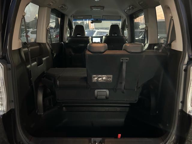 ステップワゴンスパーダ Ｚ　クールスピリット　無限エアロ　純正９型ＳＤナビ　Ｂｌｕｅｔｏｏｔｈ　ＴＶ　走行中視聴　フリップダウンモニター　前後ドライブレコーダー　バックカメラ　純正アルミ　スマートキー　スペアキー　３列目格納　８人乗り（42枚目）