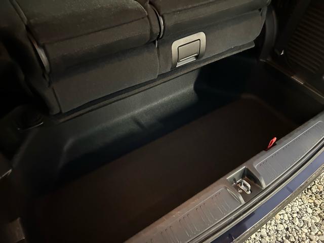 ステップワゴンスパーダ Ｚ　クールスピリット　無限エアロ　純正９型ＳＤナビ　Ｂｌｕｅｔｏｏｔｈ　ＴＶ　走行中視聴　フリップダウンモニター　前後ドライブレコーダー　バックカメラ　純正アルミ　スマートキー　スペアキー　３列目格納　８人乗り（44枚目）