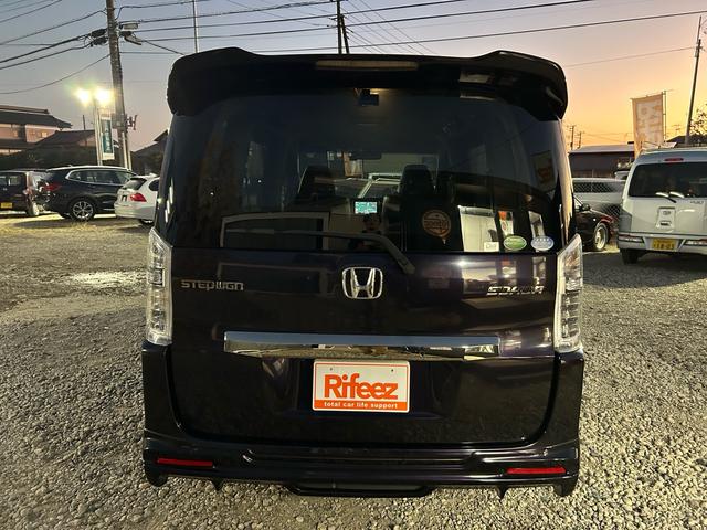 ステップワゴンスパーダ Ｚ　クールスピリット　無限エアロ　純正９型ＳＤナビ　Ｂｌｕｅｔｏｏｔｈ　ＴＶ　走行中視聴　フリップダウンモニター　前後ドライブレコーダー　バックカメラ　純正アルミ　スマートキー　スペアキー　３列目格納　８人乗り（55枚目）