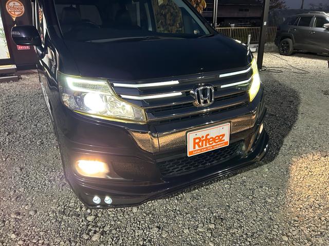 ステップワゴンスパーダ Ｚ　クールスピリット　無限エアロ　純正９型ＳＤナビ　Ｂｌｕｅｔｏｏｔｈ　ＴＶ　走行中視聴　フリップダウンモニター　前後ドライブレコーダー　バックカメラ　純正アルミ　スマートキー　スペアキー　３列目格納　８人乗り（61枚目）