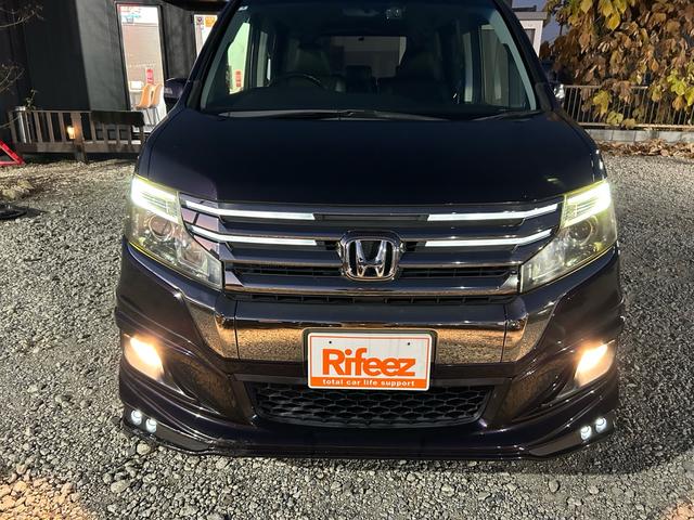 ステップワゴンスパーダ Ｚ　クールスピリット　無限エアロ　純正９型ＳＤナビ　Ｂｌｕｅｔｏｏｔｈ　ＴＶ　走行中視聴　フリップダウンモニター　前後ドライブレコーダー　バックカメラ　純正アルミ　スマートキー　スペアキー　３列目格納　８人乗り（62枚目）