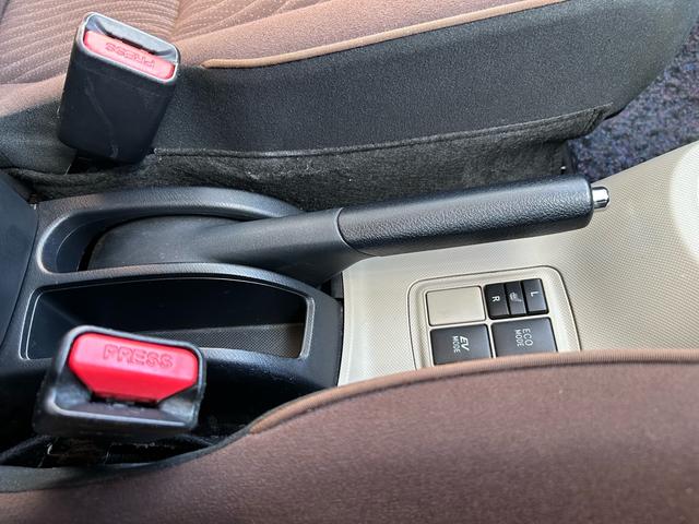 アクア Ｇ　純正ＳＤナビ　フルセグＴＶ　走行中視聴　Ｂｌｕｅｔｏｏｔｈ　バックカメラ　ＨＤＭＩ接続　ドライブレコーダー　運転席シートヒーター　社外アルミ１５インチ　フォグランプ　キーレスキー　電動格納ミラー（17枚目）