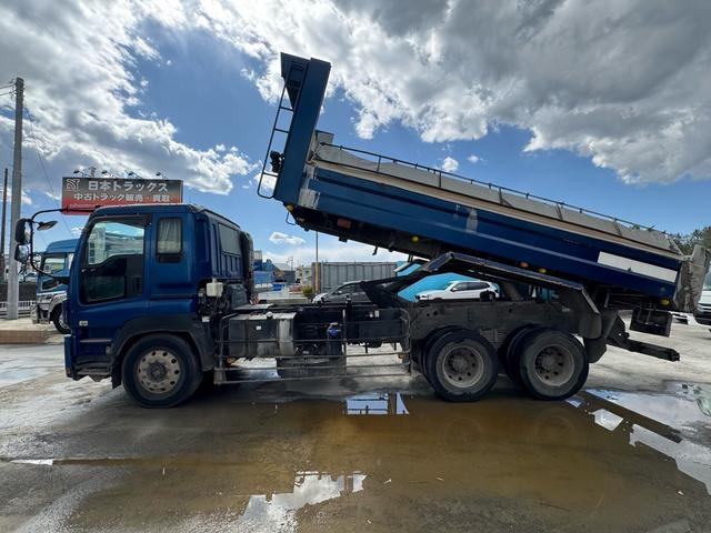 ギガ ベースグレード　ベッド付　極東製ボディ　荷台６２９９・２３０３　４００馬力　８速Ｍ／Ｔ　ＨｉＬｏ付　１６段変速（12枚目）