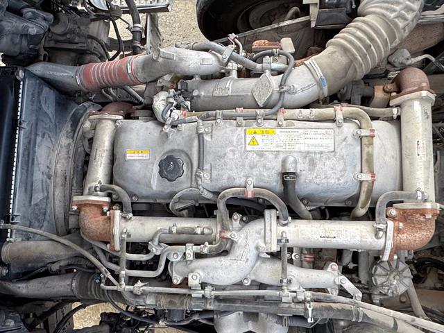 ギガ ベースグレード　ベッド付　極東製ボディ　荷台６２９９・２３０３　４００馬力　８速Ｍ／Ｔ　ＨｉＬｏ付　１６段変速（20枚目）