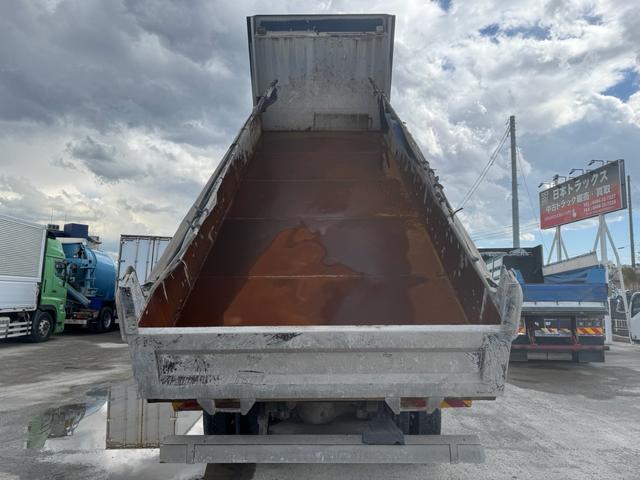 ギガ ベースグレード　ベッド付　極東製ボディ　荷台６２９９・２３０３　４００馬力　８速Ｍ／Ｔ　ＨｉＬｏ付　１６段変速（24枚目）