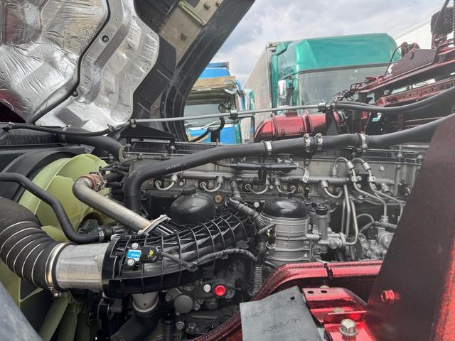 スーパーグレート 　プレミアムグレード　６Ｒ２０　４６０馬力　コラムＡＴ　ハイルーフ　フレームラメ塗装　ｐｔｏ付　レバー付　スライダーカプラー装備（27枚目）