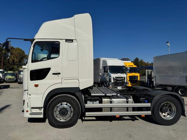 プロフィア ベースグレード　Ｅ１３Ｃ　４５０馬力　７速Ｍ／Ｔ　ギャップシールド　スライドカプラー　ハイルーフ　ベッド（6枚目）