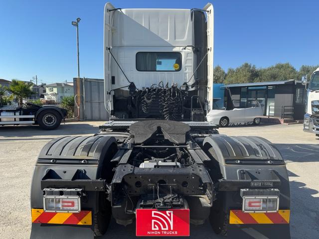 プロフィア ベースグレード　Ｅ１３Ｃ　４５０馬力　７速Ｍ／Ｔ　ギャップシールド　スライドカプラー　ハイルーフ　ベッド（9枚目）