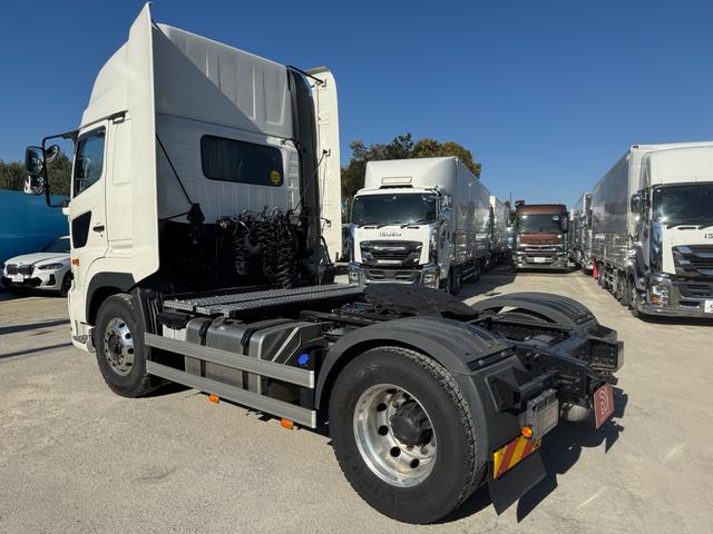 プロフィア ベースグレード　Ｅ１３Ｃ　４５０馬力　７速Ｍ／Ｔ　ギャップシールド　スライドカプラー　ハイルーフ　ベッド（10枚目）