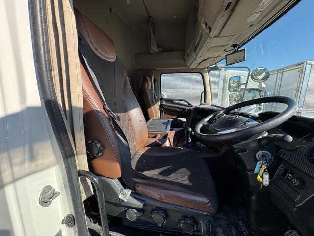 プロフィア ベースグレード　Ｅ１３Ｃ　４５０馬力　７速Ｍ／Ｔ　ギャップシールド　スライドカプラー　ハイルーフ　ベッド（12枚目）