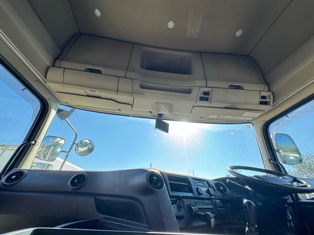 プロフィア ベースグレード　Ｅ１３Ｃ　４５０馬力　７速Ｍ／Ｔ　ギャップシールド　スライドカプラー　ハイルーフ　ベッド（14枚目）