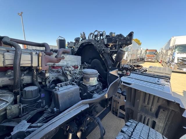 プロフィア ベースグレード　Ｅ１３Ｃ　４５０馬力　７速Ｍ／Ｔ　ギャップシールド　スライドカプラー　ハイルーフ　ベッド（22枚目）