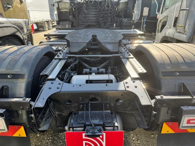 プロフィア ベースグレード　Ｅ１３Ｃ　４５０馬力　７速Ｍ／Ｔ　ギャップシールド　スライドカプラー　ハイルーフ　ベッド（27枚目）