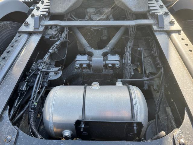 プロフィア ベースグレード　Ｅ１３Ｃ　４５０馬力　７速Ｍ／Ｔ　ギャップシールド　スライドカプラー　ハイルーフ　ベッド（28枚目）