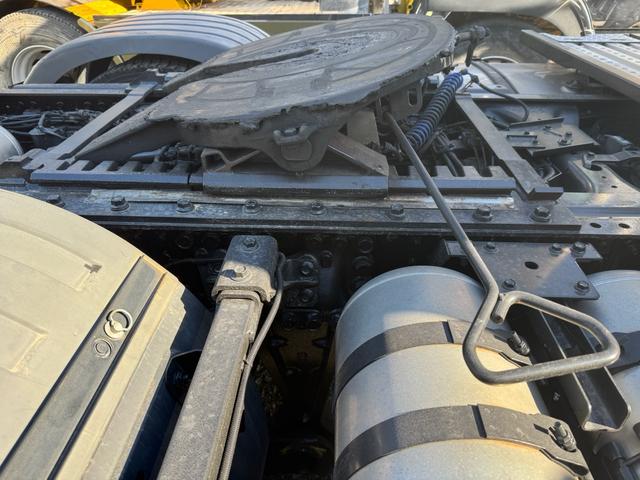 プロフィア ベースグレード　Ｅ１３Ｃ　４５０馬力　７速Ｍ／Ｔ　ギャップシールド　スライドカプラー　ハイルーフ　ベッド（29枚目）