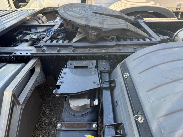 プロフィア ベースグレード　Ｅ１３Ｃ　４５０馬力　７速Ｍ／Ｔ　ギャップシールド　スライドカプラー　ハイルーフ　ベッド（30枚目）