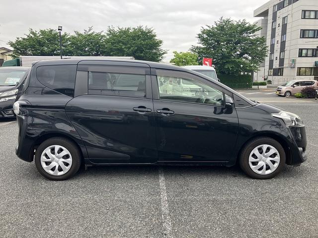 シエンタ Ｘ　エコアイドル　イモビライザー　運転席エアバック　横滑り防止装置付　三列シート　ＡＢＳ付き　助手席エアバック　マニュアルエアコン　キーレスキー　パワーウィンドウ　パワーステアリング　スマートキー（5枚目）