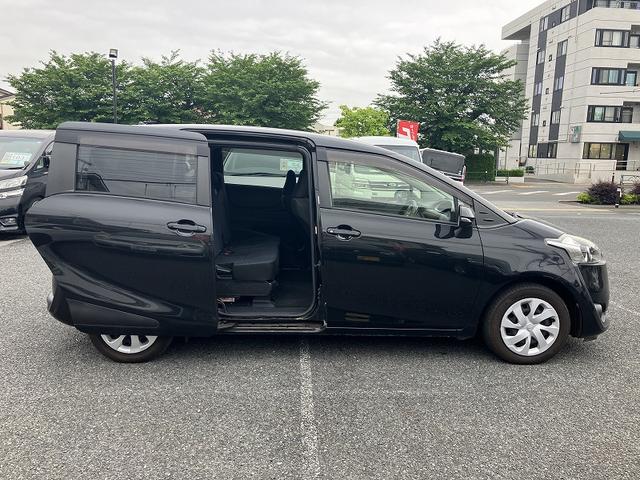 シエンタ Ｘ　エコアイドル　イモビライザー　運転席エアバック　横滑り防止装置付　三列シート　ＡＢＳ付き　助手席エアバック　マニュアルエアコン　キーレスキー　パワーウィンドウ　パワーステアリング　スマートキー（6枚目）
