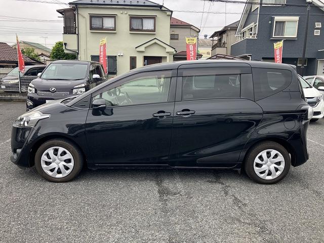 シエンタ Ｘ　エコアイドル　イモビライザー　運転席エアバック　横滑り防止装置付　三列シート　ＡＢＳ付き　助手席エアバック　マニュアルエアコン　キーレスキー　パワーウィンドウ　パワーステアリング　スマートキー（7枚目）