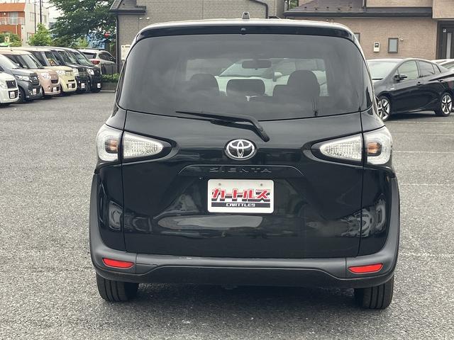 シエンタ Ｘ　エコアイドル　イモビライザー　運転席エアバック　横滑り防止装置付　三列シート　ＡＢＳ付き　助手席エアバック　マニュアルエアコン　キーレスキー　パワーウィンドウ　パワーステアリング　スマートキー（10枚目）