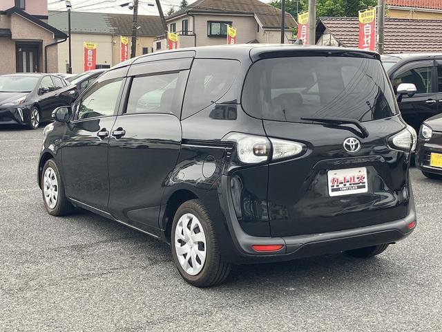 シエンタ Ｘ　エコアイドル　イモビライザー　運転席エアバック　横滑り防止装置付　三列シート　ＡＢＳ付き　助手席エアバック　マニュアルエアコン　キーレスキー　パワーウィンドウ　パワーステアリング　スマートキー（11枚目）