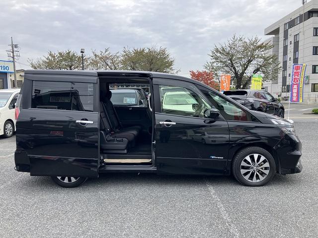 セレナ ハイウェイスター　フルフラット　衝突安全ボディ　ダブルエアコン　スマートキー＆プッシュスタート　ベンチシート　キーレス　横滑防止装置　ダブルエアバック　ＡＢＳ　エアバック　パワーウインドウ　ウォークスルー　オートライト（6枚目）