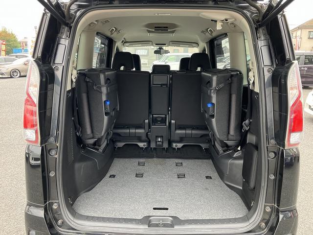 セレナ ハイウェイスター　フルフラット　衝突安全ボディ　ダブルエアコン　スマートキー＆プッシュスタート　ベンチシート　キーレス　横滑防止装置　ダブルエアバック　ＡＢＳ　エアバック　パワーウインドウ　ウォークスルー　オートライト（14枚目）