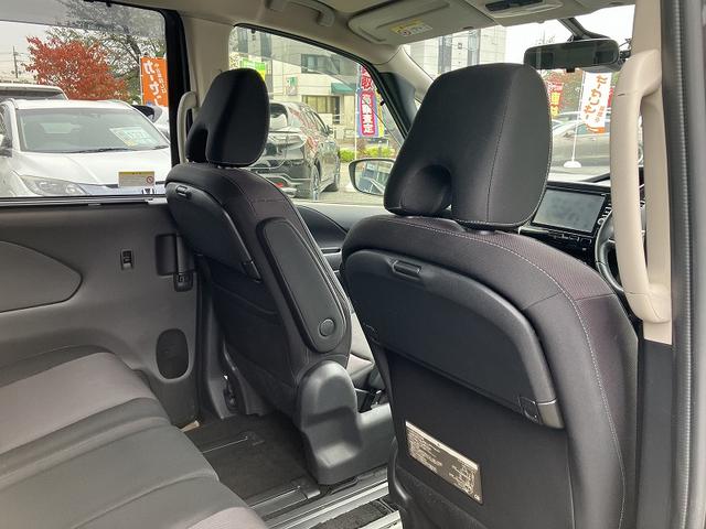 セレナ ハイウェイスター　フルフラット　衝突安全ボディ　ダブルエアコン　スマートキー＆プッシュスタート　ベンチシート　キーレス　横滑防止装置　ダブルエアバック　ＡＢＳ　エアバック　パワーウインドウ　ウォークスルー　オートライト（17枚目）