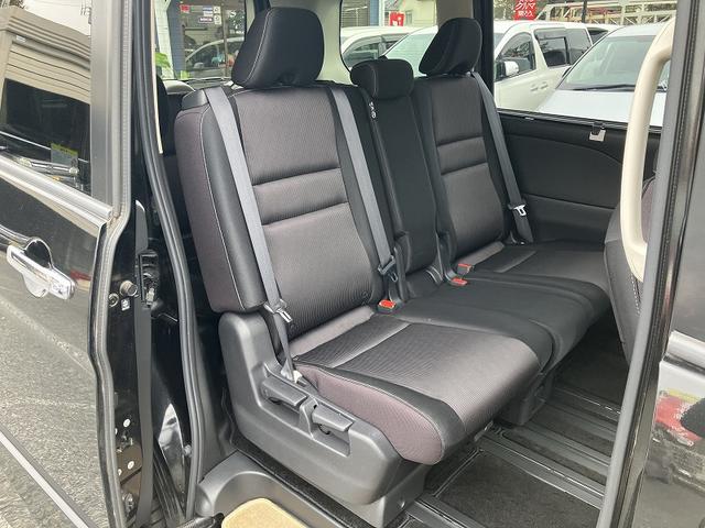 セレナ ハイウェイスター　フルフラット　衝突安全ボディ　ダブルエアコン　スマートキー＆プッシュスタート　ベンチシート　キーレス　横滑防止装置　ダブルエアバック　ＡＢＳ　エアバック　パワーウインドウ　ウォークスルー　オートライト（19枚目）