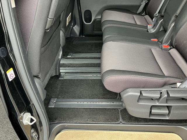 セレナ ハイウェイスター　フルフラット　衝突安全ボディ　ダブルエアコン　スマートキー＆プッシュスタート　ベンチシート　キーレス　横滑防止装置　ダブルエアバック　ＡＢＳ　エアバック　パワーウインドウ　ウォークスルー　オートライト（27枚目）