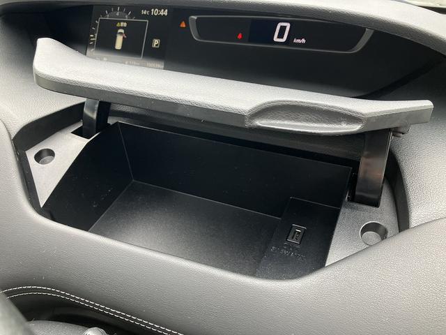 セレナ ハイウェイスター　フルフラット　衝突安全ボディ　ダブルエアコン　スマートキー＆プッシュスタート　ベンチシート　キーレス　横滑防止装置　ダブルエアバック　ＡＢＳ　エアバック　パワーウインドウ　ウォークスルー　オートライト（46枚目）