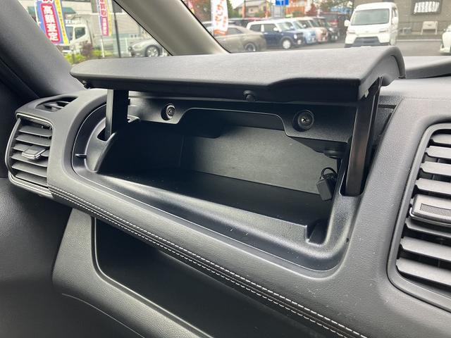 セレナ ハイウェイスター　フルフラット　衝突安全ボディ　ダブルエアコン　スマートキー＆プッシュスタート　ベンチシート　キーレス　横滑防止装置　ダブルエアバック　ＡＢＳ　エアバック　パワーウインドウ　ウォークスルー　オートライト（47枚目）