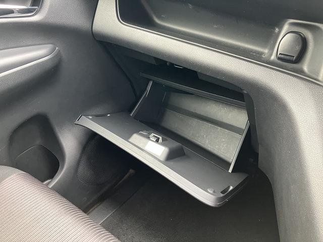 セレナ ハイウェイスター　フルフラット　衝突安全ボディ　ダブルエアコン　スマートキー＆プッシュスタート　ベンチシート　キーレス　横滑防止装置　ダブルエアバック　ＡＢＳ　エアバック　パワーウインドウ　ウォークスルー　オートライト（48枚目）