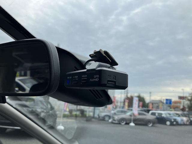 セレナ ハイウェイスター　フルフラット　衝突安全ボディ　ダブルエアコン　スマートキー＆プッシュスタート　ベンチシート　キーレス　横滑防止装置　ダブルエアバック　ＡＢＳ　エアバック　パワーウインドウ　ウォークスルー　オートライト（49枚目）