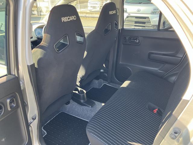 アルトワークス ベースグレード　ベースグレード（４名）　盗難防止　Ｓキー　ＶＳＡ　キーフリ　Ｗエアバック　ＡＵＴＯエアコン　エアＢ　パワステ　ＡＢＳ付　衝突安全ボディ　オートライト　パワーウィンドゥ（18枚目）