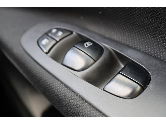 セレナ ハイウェイスター　Ｓ－ハイブリッド　Ｖセレクション　ドライブレコーダー　全周囲カメラ　ナビ　オートクルーズコントロール　両側電動スライドドア　ＨＩＤ　スマートキー　アイドリングストップ　電動格納ミラー　３列シート　フルフラット　ウォークスルー　ＣＶＴ（12枚目）