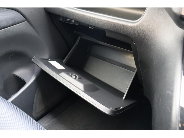 セレナ ハイウェイスター　Ｓ－ハイブリッド　Ｖセレクション　ドライブレコーダー　全周囲カメラ　ナビ　オートクルーズコントロール　両側電動スライドドア　ＨＩＤ　スマートキー　アイドリングストップ　電動格納ミラー　３列シート　フルフラット　ウォークスルー　ＣＶＴ（42枚目）