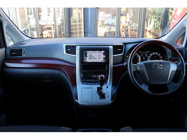 アルファード ２４０Ｓ　ＥＴＣ　バックカメラ　ナビ　ＴＶ　クリアランスソナー　両側電動スライドドア　ＨＩＤ　スマートキー　３列シート　ＣＶＴ　アルミホイール　ミュージックプレイヤー接続可　盗難防止システム　衝突安全ボディ（2枚目）