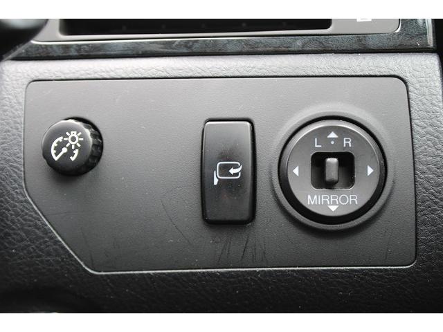 クラウン アスリート　クリアランスソナー　オートクルーズコントロール　バックカメラ　ナビ　アルミホイール　ＨＩＤ　ＡＴ　スマートキー　電動格納ミラー　盗難防止システム　パワーシート　ＣＤ　ＭＤ　衝突安全ボディ　ＡＢＳ（13枚目）