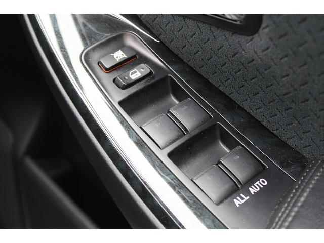 クラウン アスリート　クリアランスソナー　オートクルーズコントロール　バックカメラ　ナビ　アルミホイール　ＨＩＤ　ＡＴ　スマートキー　電動格納ミラー　盗難防止システム　パワーシート　ＣＤ　ＭＤ　衝突安全ボディ　ＡＢＳ（15枚目）