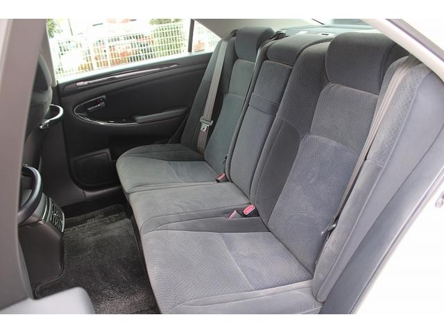 クラウン アスリート　クリアランスソナー　オートクルーズコントロール　バックカメラ　ナビ　アルミホイール　ＨＩＤ　ＡＴ　スマートキー　電動格納ミラー　盗難防止システム　パワーシート　ＣＤ　ＭＤ　衝突安全ボディ　ＡＢＳ（27枚目）