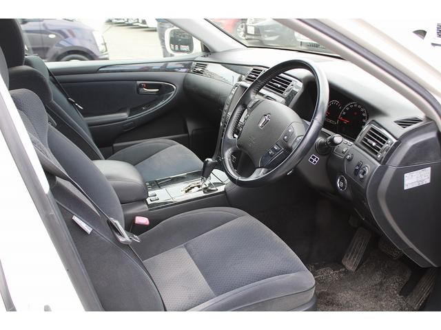 クラウン アスリート　クリアランスソナー　オートクルーズコントロール　バックカメラ　ナビ　アルミホイール　ＨＩＤ　ＡＴ　スマートキー　電動格納ミラー　盗難防止システム　パワーシート　ＣＤ　ＭＤ　衝突安全ボディ　ＡＢＳ（41枚目）