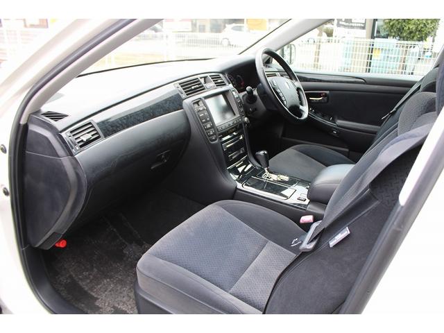 クラウン アスリート　クリアランスソナー　オートクルーズコントロール　バックカメラ　ナビ　アルミホイール　ＨＩＤ　ＡＴ　スマートキー　電動格納ミラー　盗難防止システム　パワーシート　ＣＤ　ＭＤ　衝突安全ボディ　ＡＢＳ（60枚目）