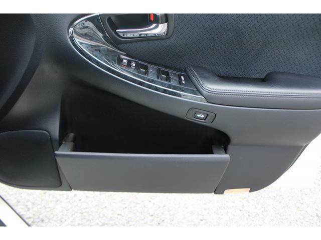 クラウン アスリート　クリアランスソナー　オートクルーズコントロール　バックカメラ　ナビ　アルミホイール　ＨＩＤ　ＡＴ　スマートキー　電動格納ミラー　盗難防止システム　パワーシート　ＣＤ　ＭＤ　衝突安全ボディ　ＡＢＳ（67枚目）